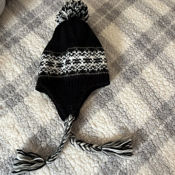 Winter knit pom pom hat black for extreme cold lined inside covers ears O/S - Picture 2 of 5